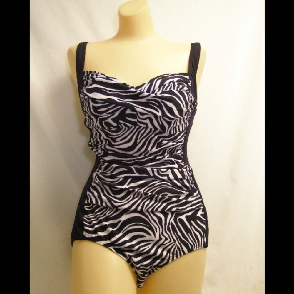 COPY - NWT Gabar swimsuit girl leg black white G38360